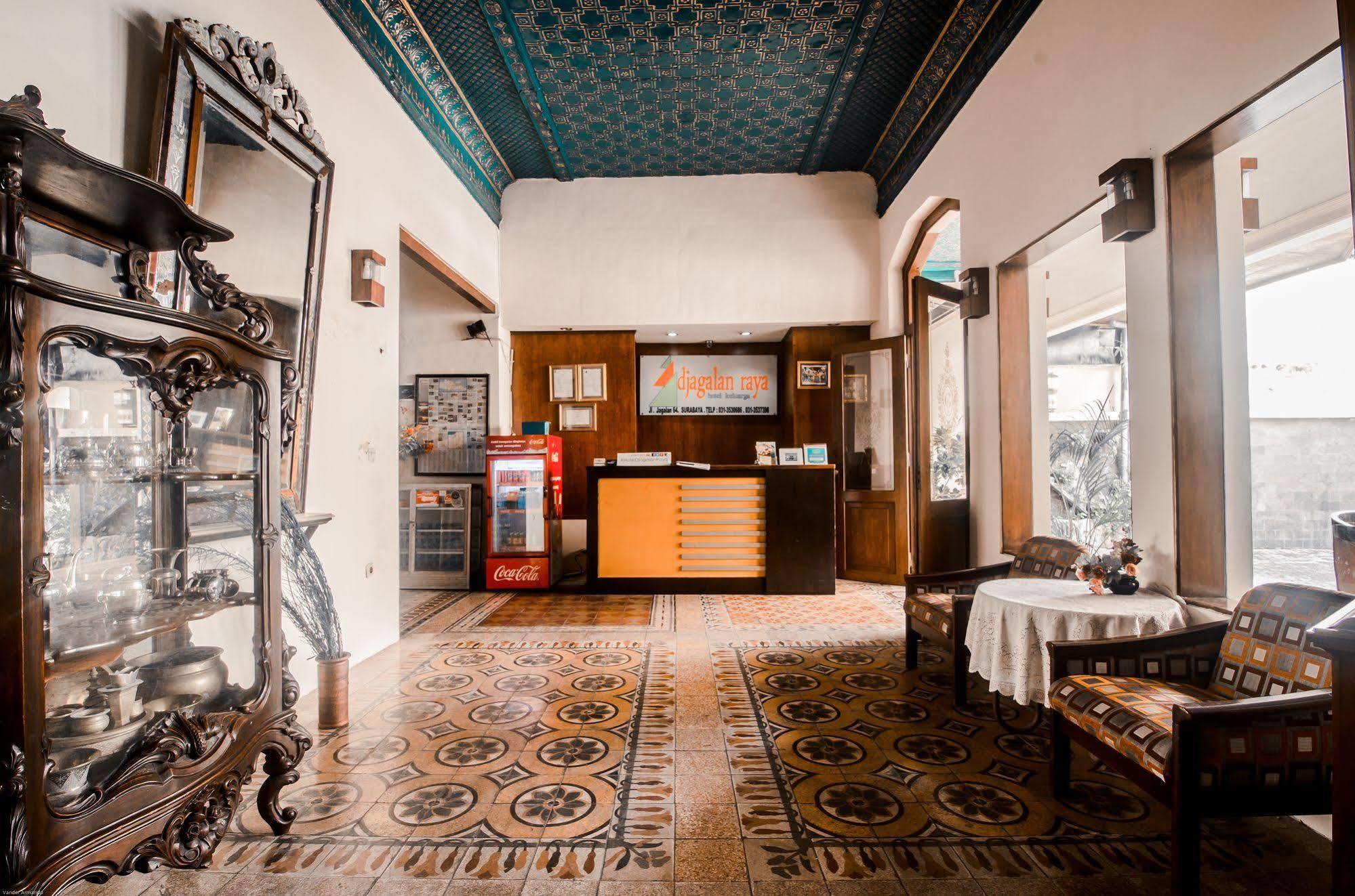 Hotel Keluarga Djagalan Raya Surabaya Exterior photo